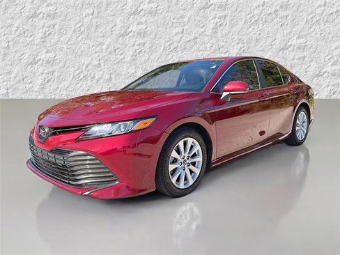 Used 2018 Toyota Camry XLE image 7