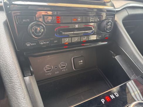 Used 2024 Jeep Grand Cherokee L Altitude image 15