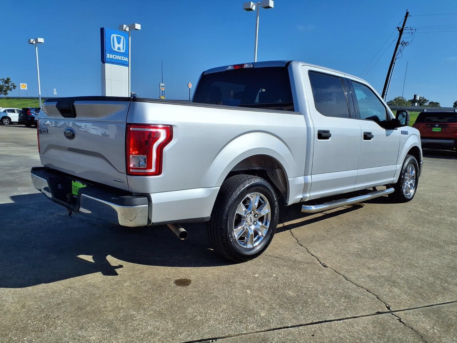 Used 2016 Ford F150 XLT RWD image 2