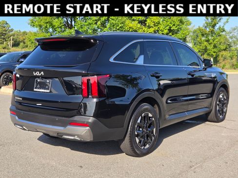 Used 2025 Kia Sorento S w/ Panoramic Sunroof Package FWD image 7