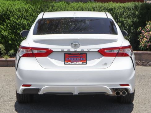 Used 2020 Toyota Camry SE FWD image 7