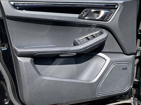 Certified 2026 Porsche Macan AWD/4WD image 28