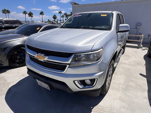 Used 2017 Chevrolet Colorado LT w/ LT Convenience Package RWD image 3