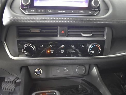 Used 2023 Nissan Rogue S image 21