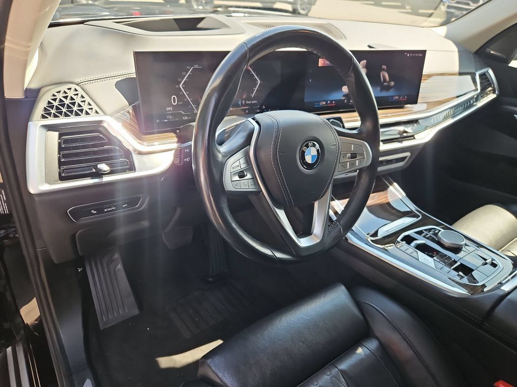 Used 2025 BMW X7 xDrive40i w/ Premium Package AWD/4WD image 13