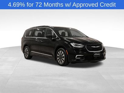 Used 2023 Chrysler Pacifica Touring-L