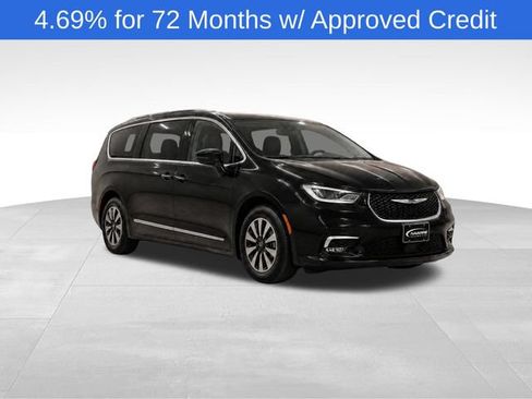 Used 2023 Chrysler Pacifica Touring-L FWD image 1