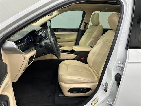 Used 2021 Jeep Grand Cherokee L Limited w/ Luxury Tech Group II image 9