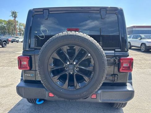 Used 2024 Jeep Wrangler Unlimited Sahara w/ Technology Group AWD/4WD image 6