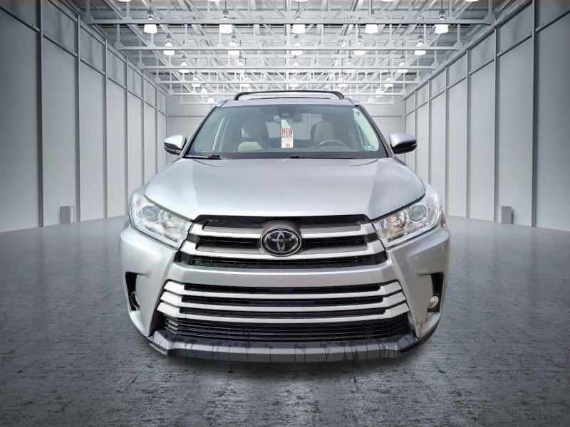 Used 2018 Toyota Highlander XLE AWD/4WD image 2