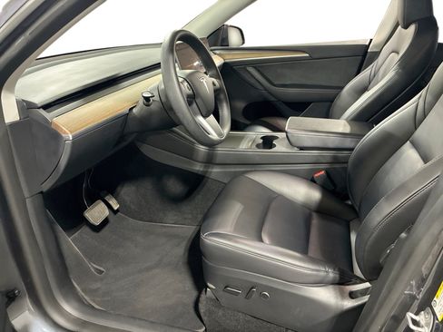 Certified 2023 Tesla Model Y Long Range AWD/4WD image 9