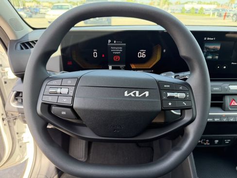 New 2026 Kia K4 FWD image 32