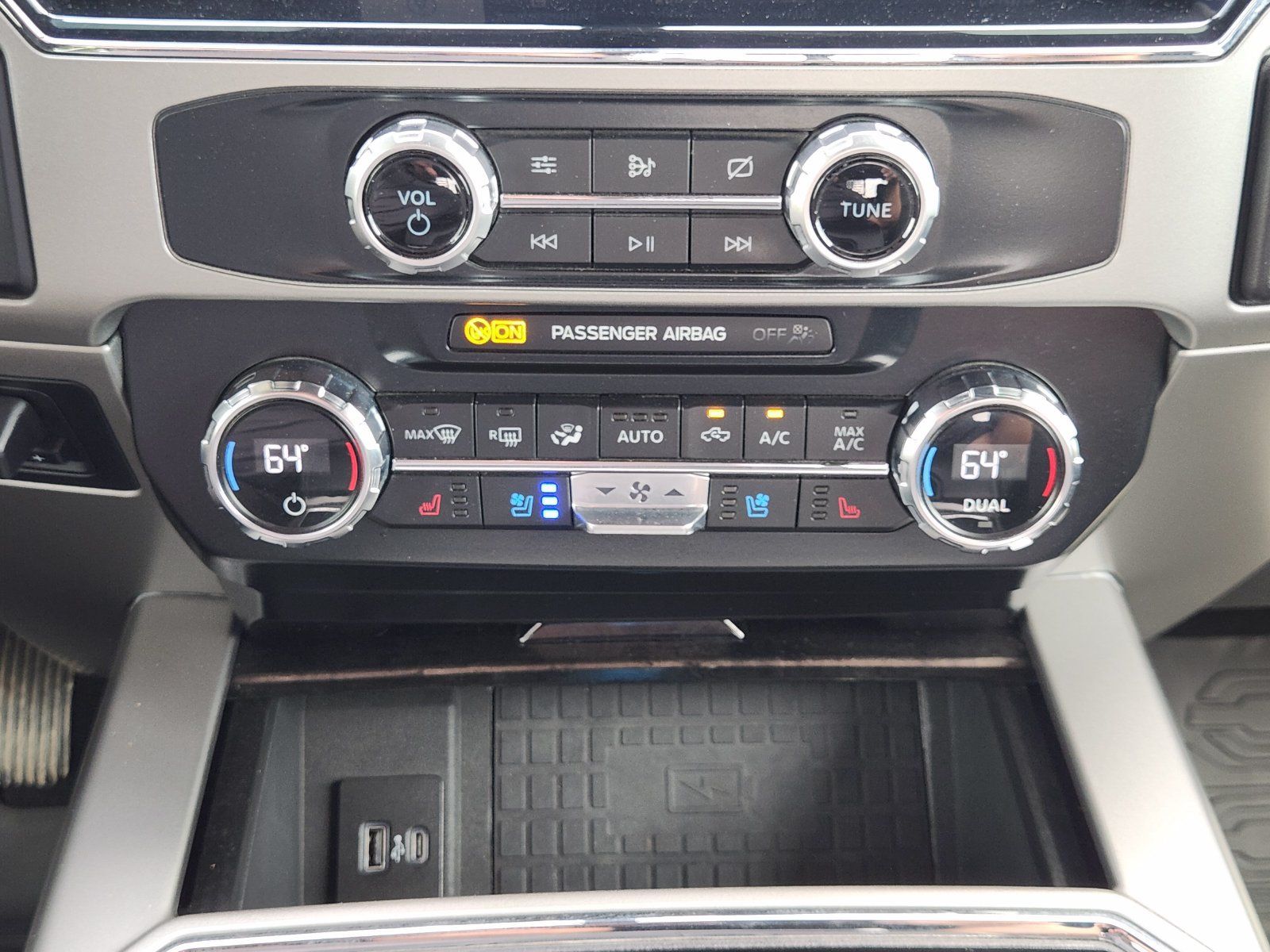 Used 2022 Ford F350 Lariat w/ Lariat Ultimate Package AWD/4WD image 21