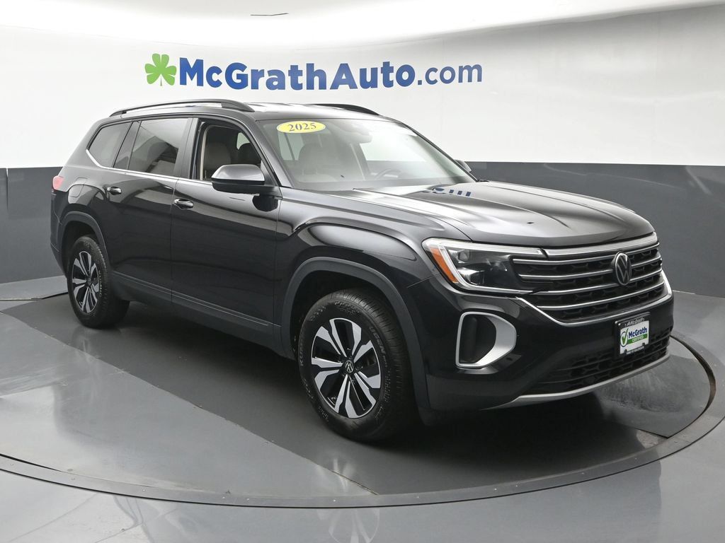 Used 2025 Volkswagen Atlas SE AWD/4WD image 2