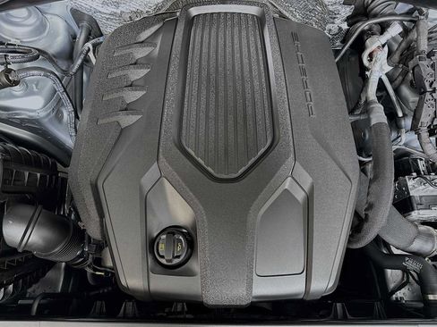 Certified 2026 Porsche Macan AWD/4WD image 31