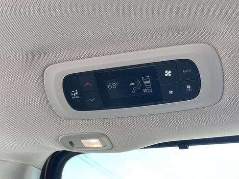 Used 2020 Chrysler Pacifica Limited FWD image 20