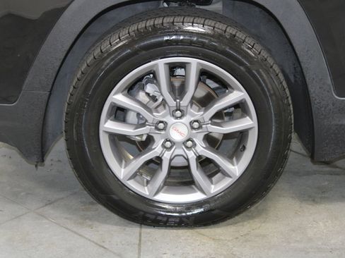 Used 2024 GMC Terrain SLT image 18