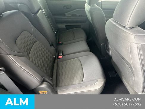 Used 2025 Nissan Pathfinder S FWD image 18