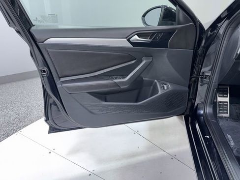 Used 2023 Volkswagen Jetta Sport image 9