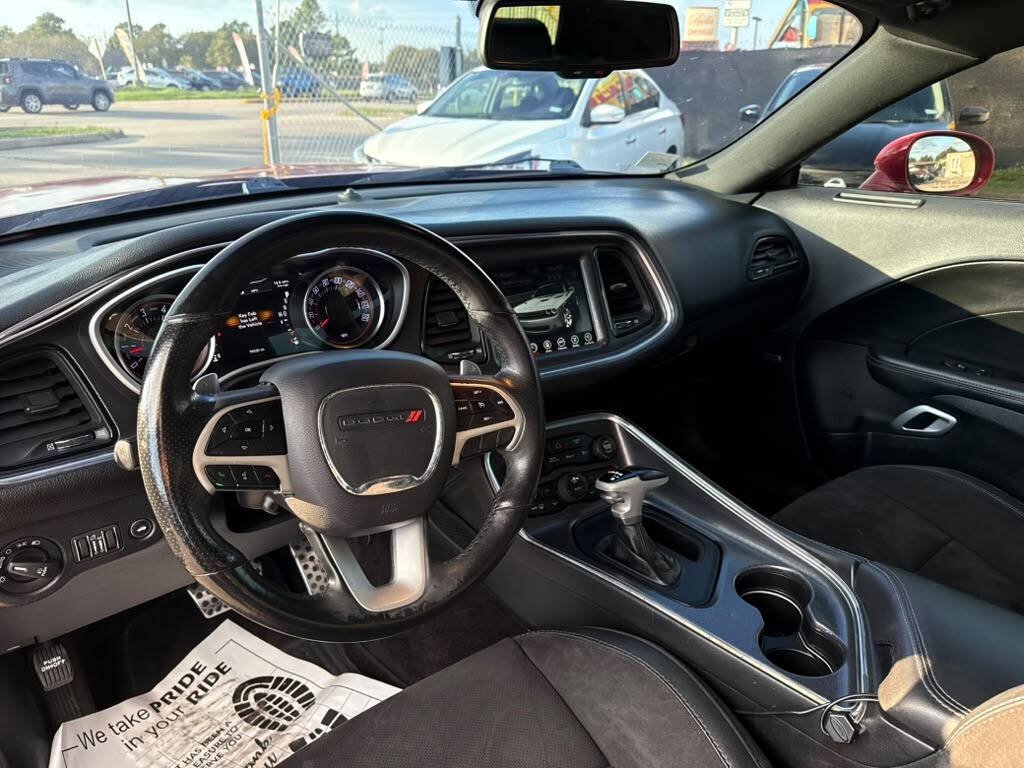 Used 2017 Dodge Challenger R/T Scat Pack w/ Leather Interior Group RWD image 28