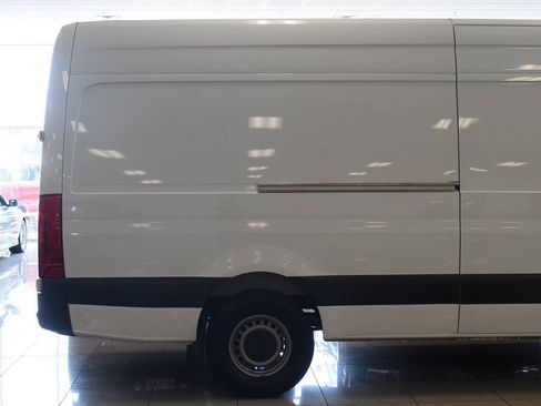 Used 2019 Mercedes-Benz Sprinter 2500 image 12