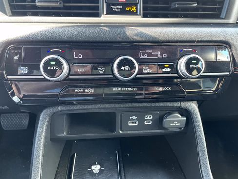 Certified 2025 Honda Pilot TrailSport image 18