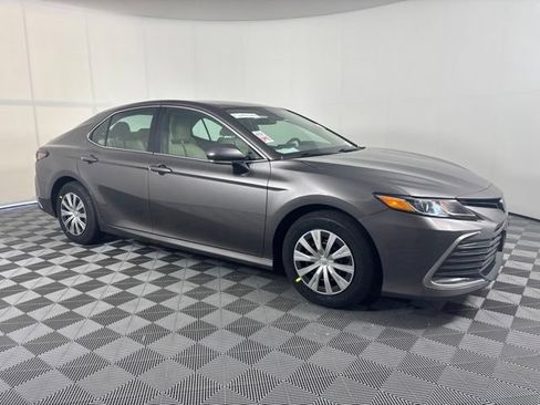 Used 2023 Toyota Camry LE FWD image 31