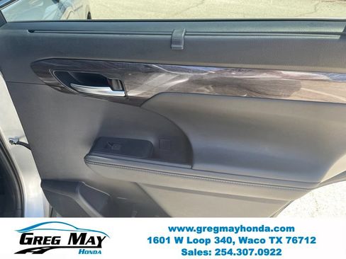 Used 2022 Toyota Highlander Limited FWD image 28