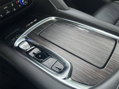 Used 2024 Buick Enclave Avenir image 21