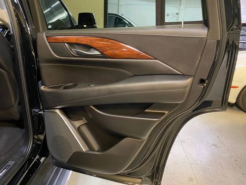 Used 2015 Cadillac Escalade Premium image 38