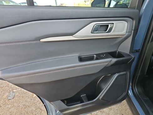 Used 2025 Ford Explorer Active w/ Active Comfort Package image 12