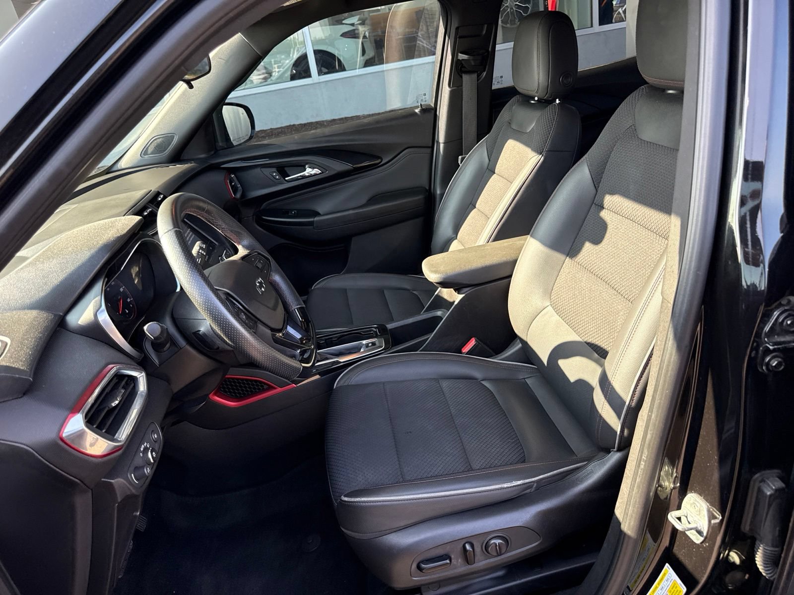 Used 2021 Chevrolet TrailBlazer RS w/ Driver Confidence Package FWD image 18