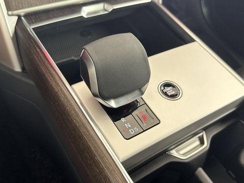 New 2025 Land Rover Range Rover SE image 17