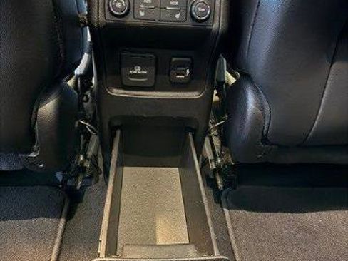 Used 2019 GMC Acadia SLT AWD/4WD image 16