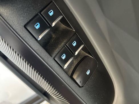 Used 2025 Ford Maverick XL w/ Equipment Group 102A AWD/4WD image 9