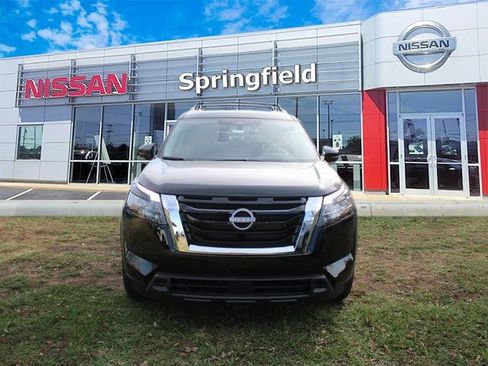 New 2025 Nissan Pathfinder SV image 2