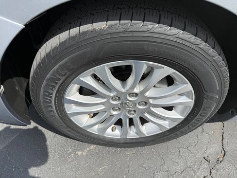 Used 2016 Toyota Sienna XLE w/ XLE Navigation Package FWD image 83