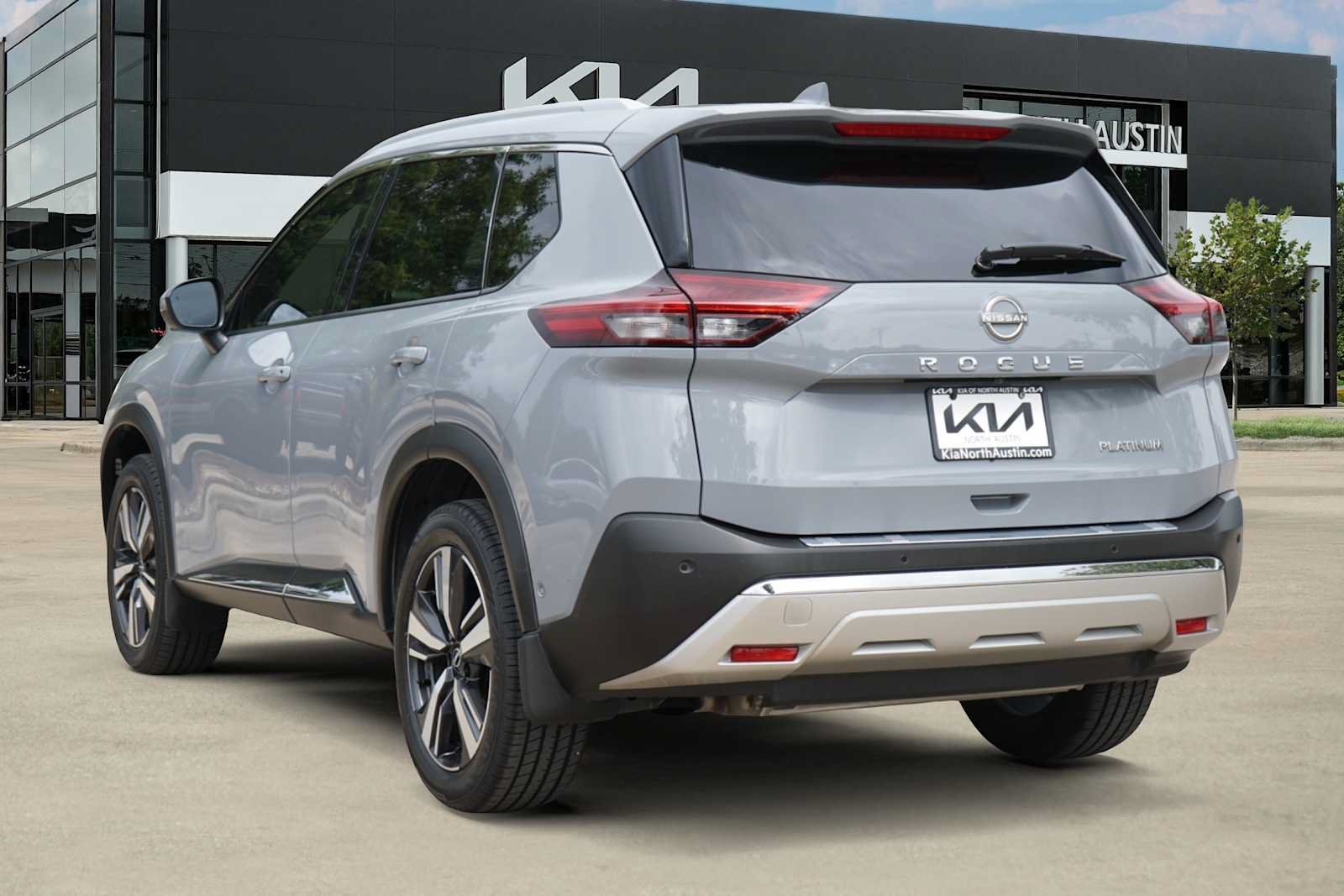 Used 2023 Nissan Rogue Platinum w/ Platinum Premium Package FWD image 4