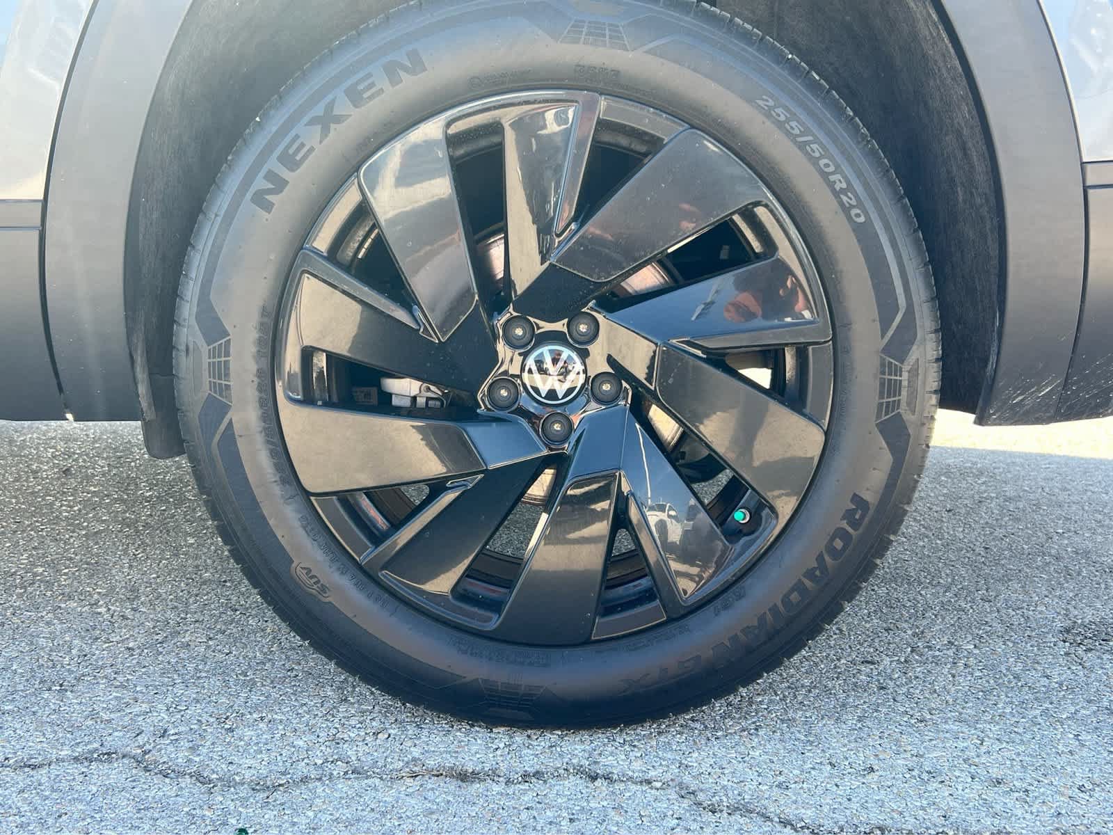 Used 2024 Volkswagen Atlas SE w/ Black Wheel Package FWD image 33
