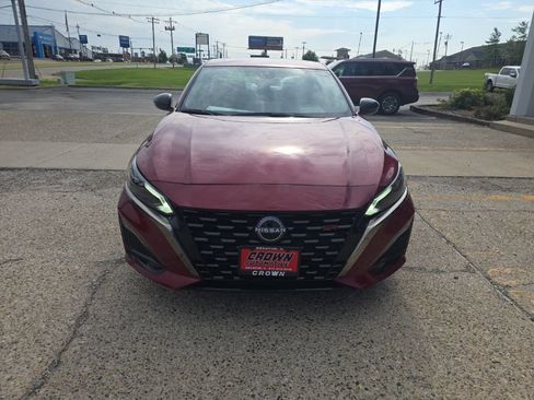 Certified 2025 Nissan Altima 2.5 SR w/ SR Premium Package FWD image 10