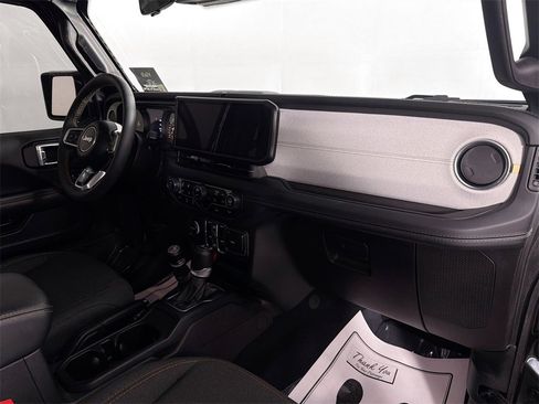 Used 2024 Jeep Wrangler Sahara image 28