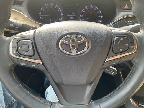 Used 2017 Toyota Avalon Limited image 18