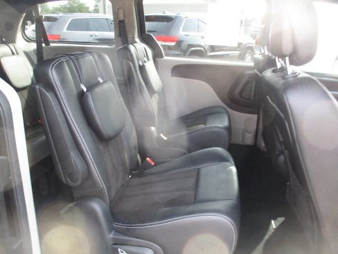 Used 2020 Dodge Grand Caravan SXT image 36