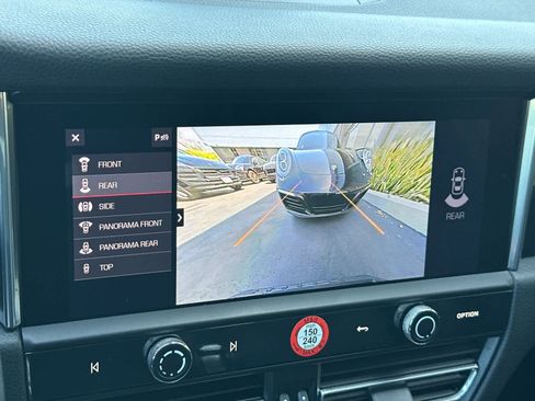 Certified 2025 Porsche Macan AWD/4WD image 23
