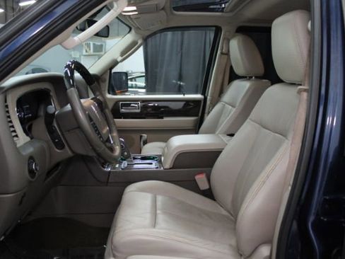 Used 2015 Lincoln Navigator 2WD image 17