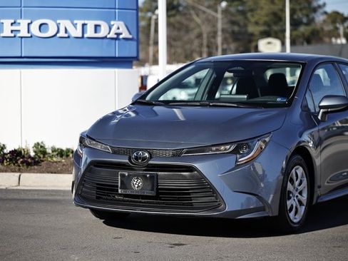 Used 2024 Toyota Corolla LE image 2