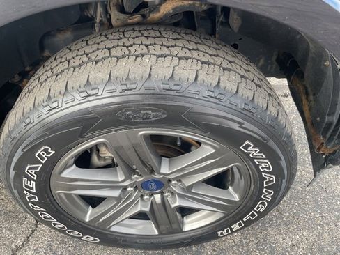 Used 2019 Ford F150 Lariat w/ Equipment Group 502A Luxury image 18