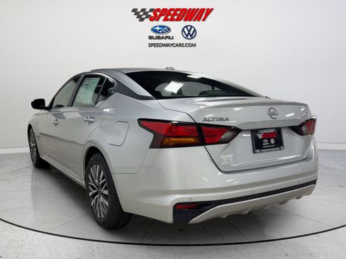 Used 2025 Nissan Altima 2.5 SV FWD image 8