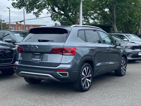 Certified 2023 Volkswagen Taos SE w/ Panoramic Sunroof Package AWD/4WD image 3