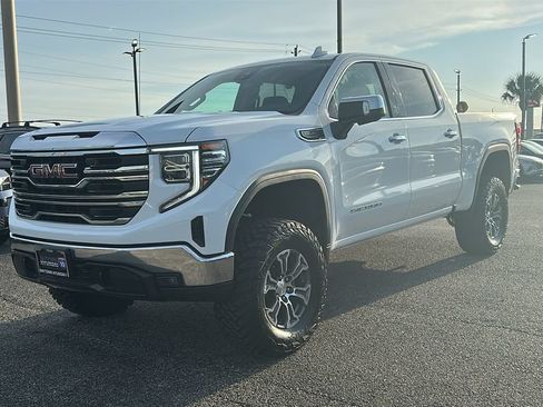 Used 2025 GMC Sierra 1500 SLT RWD image 10